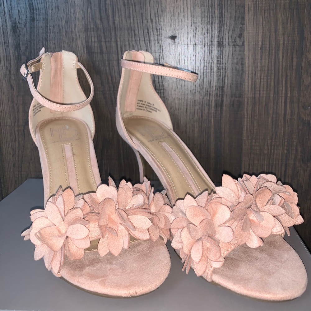 NEW DIRECTIONS Galla Floral Dress Sandal